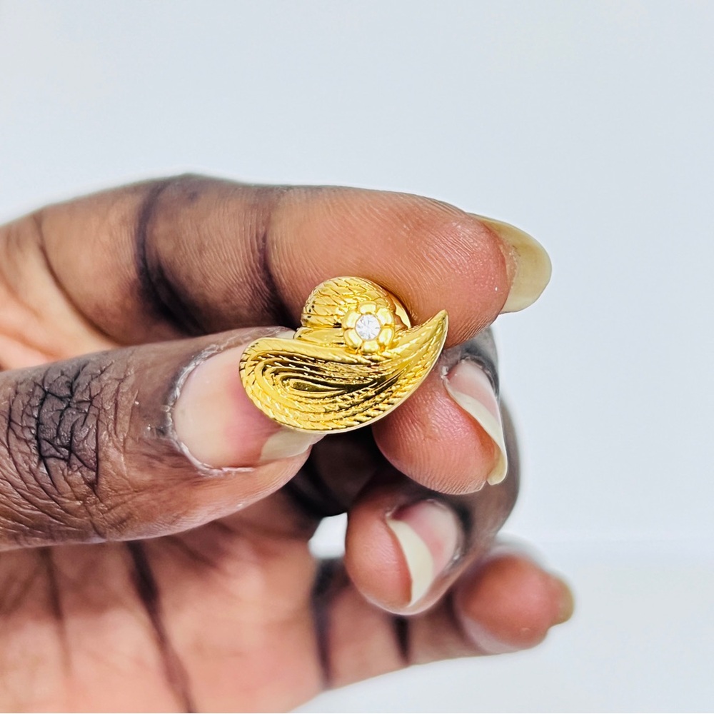 Signed Avon Gold-Tone Dress Up Hat Lapel Pin